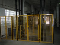Грузовой подъемник двухстоечный
